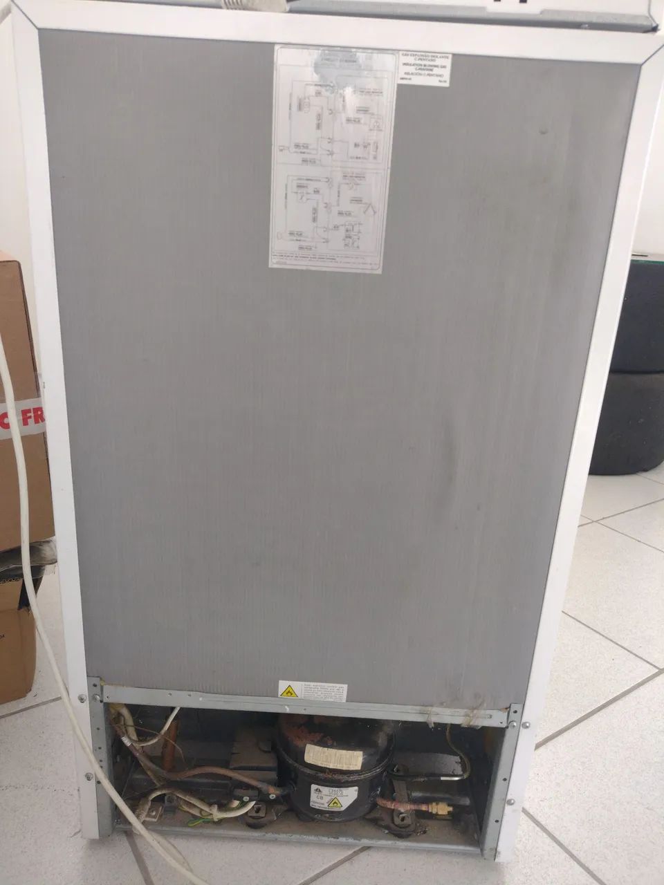 Frigobar Electrolux  - retirada de peças  - Foto 3