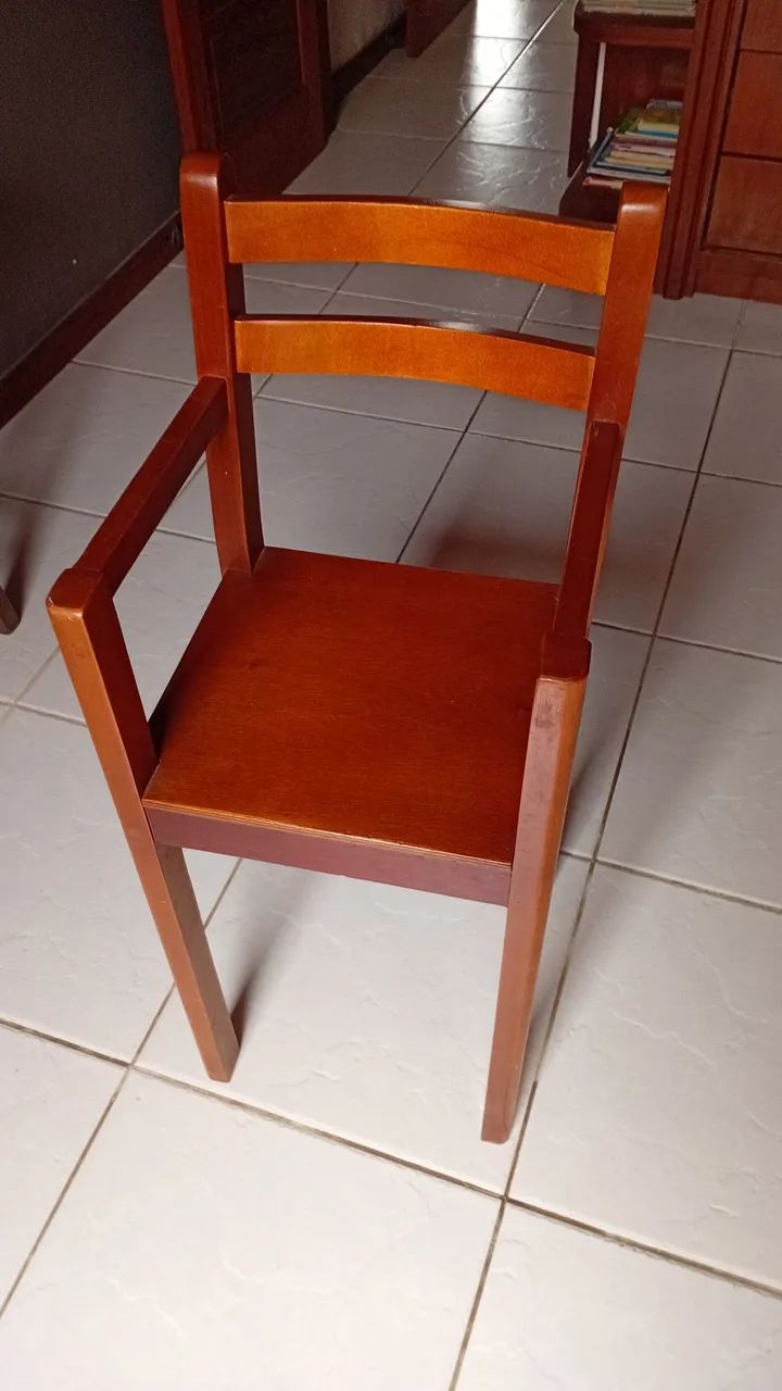 Cadeirão de restaurante infantil 
