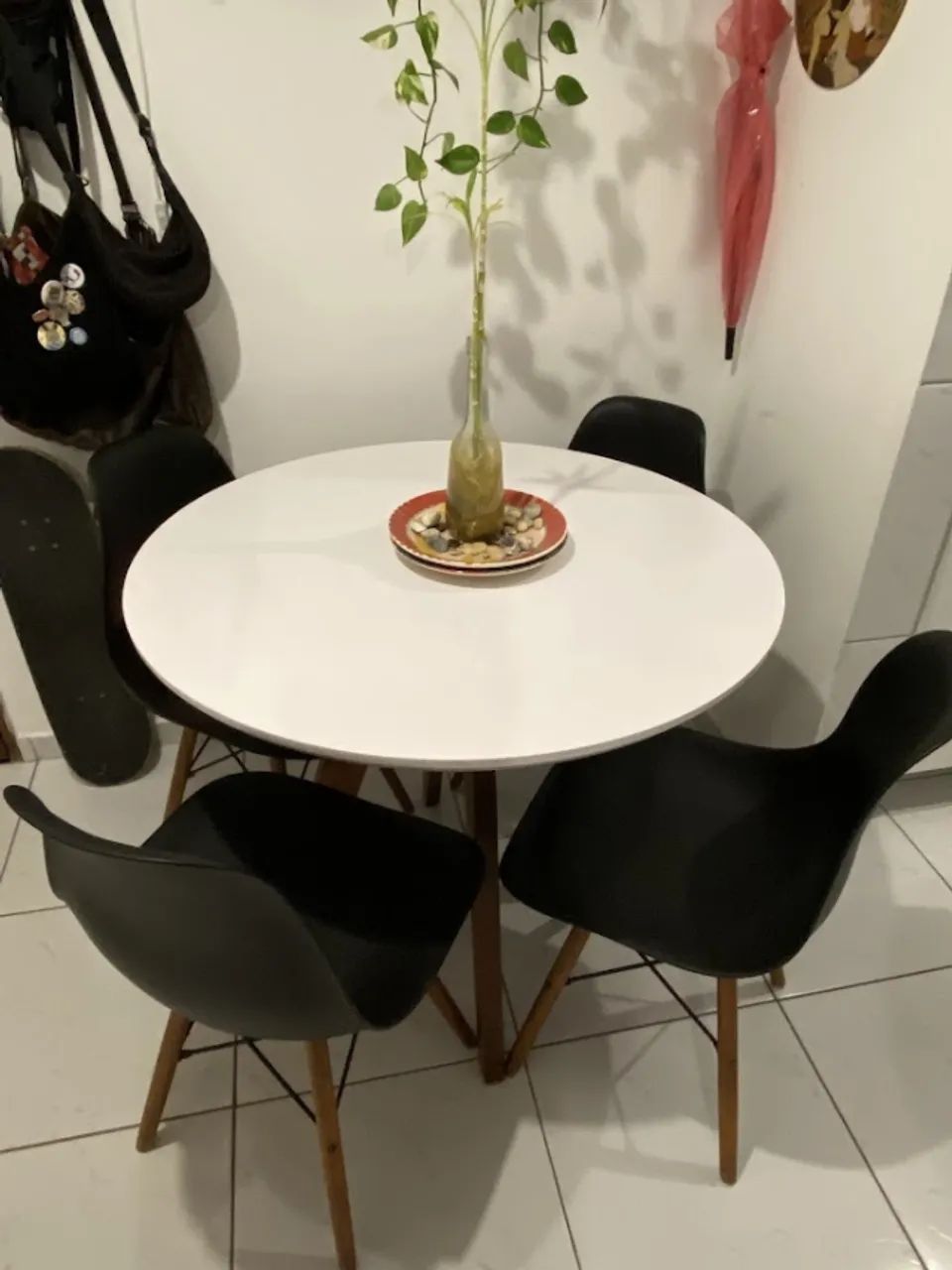 Conjunto Mesa Redonda com 4 cadeiras
