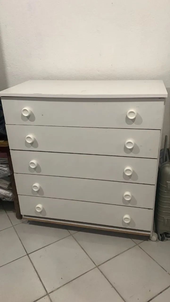 Cômoda em MDF com rodinhas 