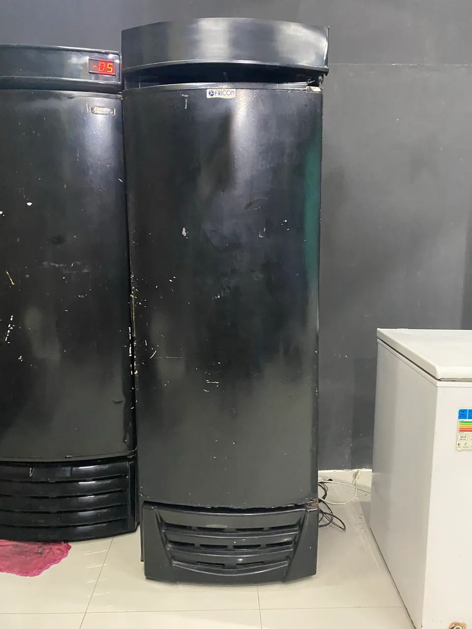 Vendo freezer vertical, GELANDO MUITO. - Foto 2