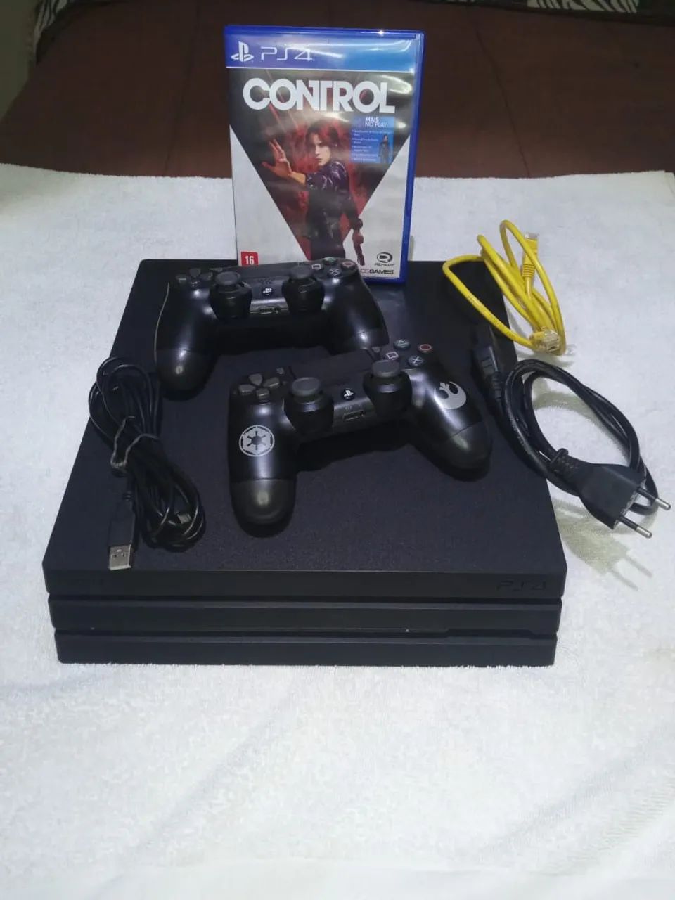 Ps4 pro 4k hd 1 tera 2 controles original  - Foto 2