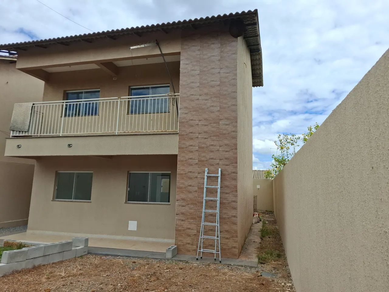 APARTAMENTO 2 QUARTOS COM VARANDA E GARAGEM - OPORTUNIDADE!