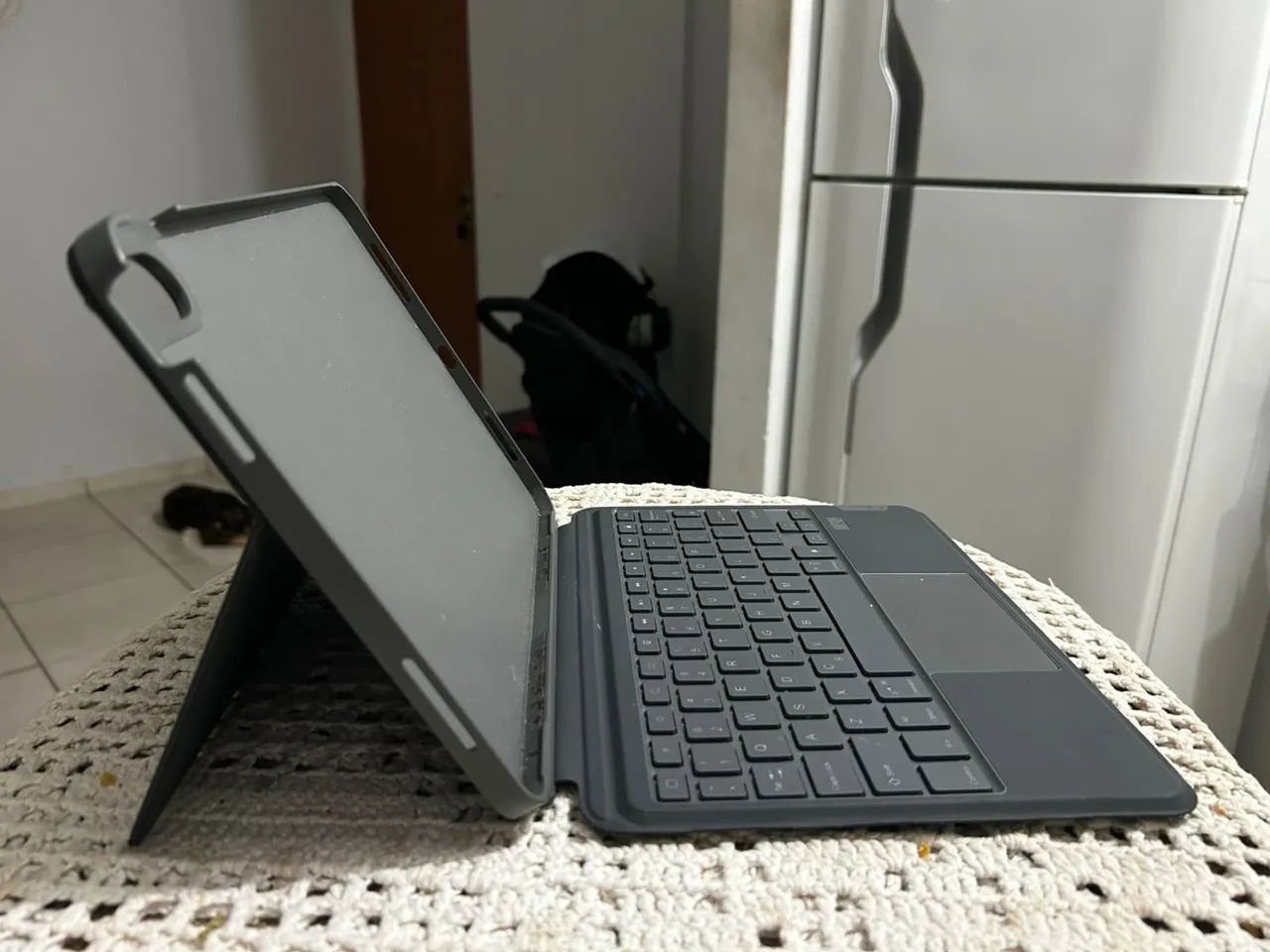 Capa com Teclado para iPad - Proteção e Praticidade
