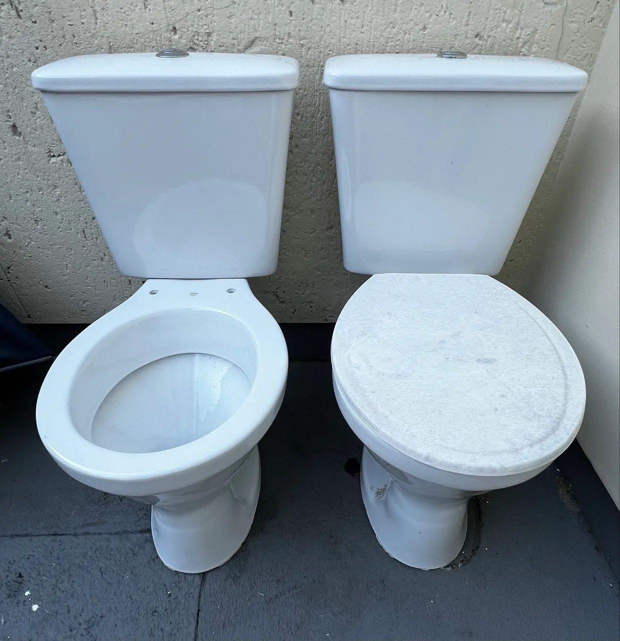 Vasos sanitário Icasa com caixa acoplada modelo Sabará 