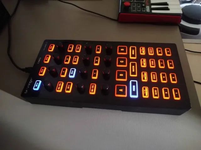 Controladora Behringer CMD DV-1 - Foto 2