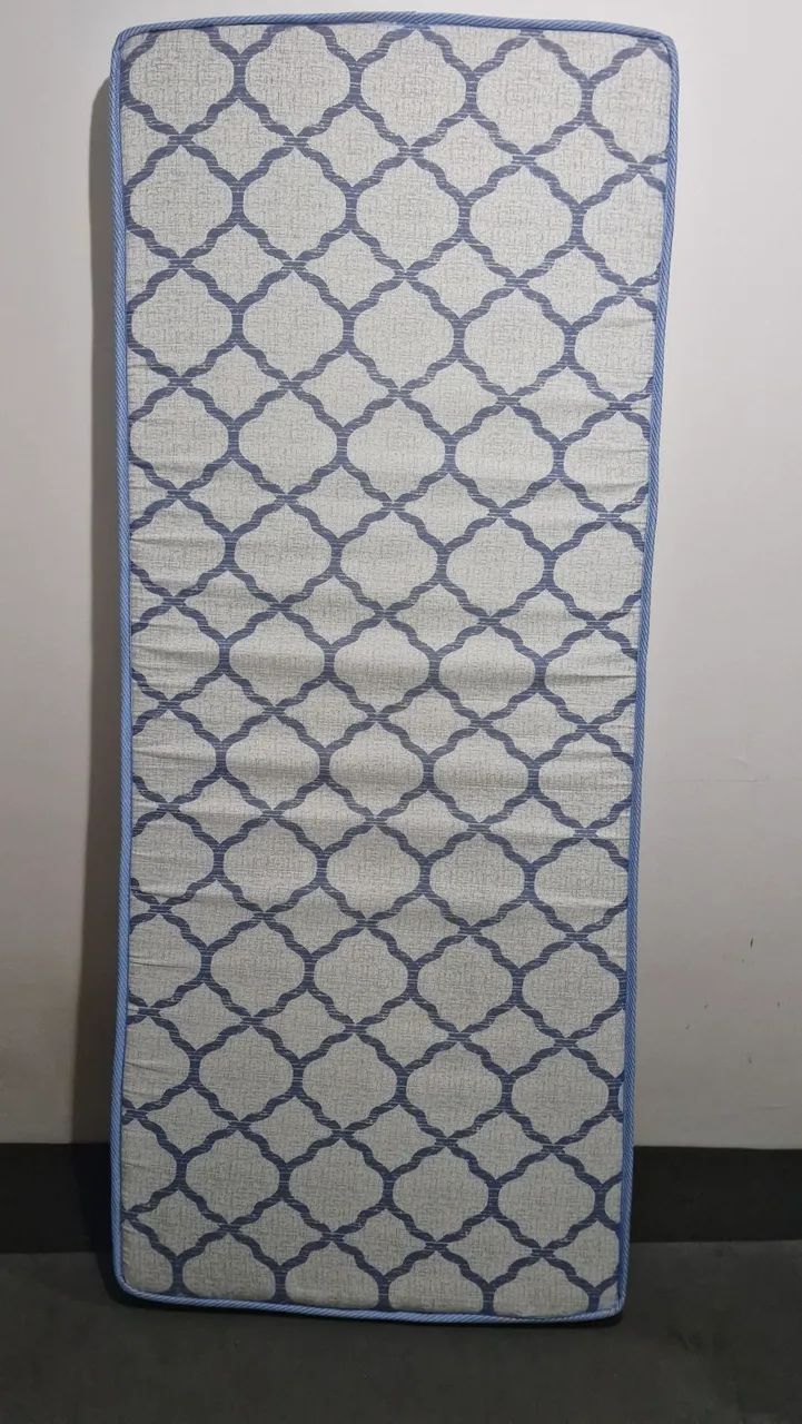 Colchão solteiro seminovo 