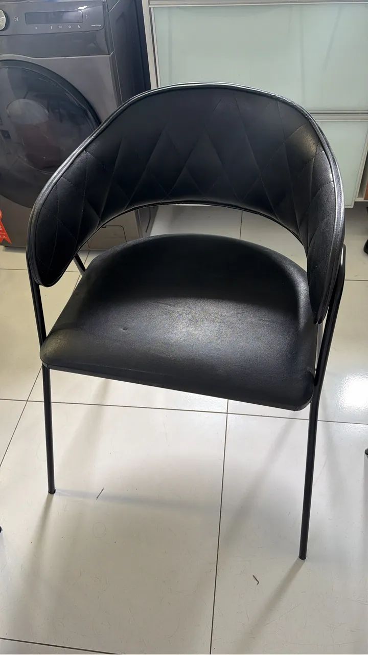Cadeira de Jantar preta em couro moderna  - Foto 3