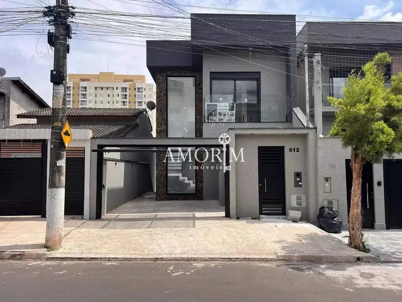 CASA À VENDA COM 3 SUÍTES PISCINA E 2 VAGAS EM CAJAMAR