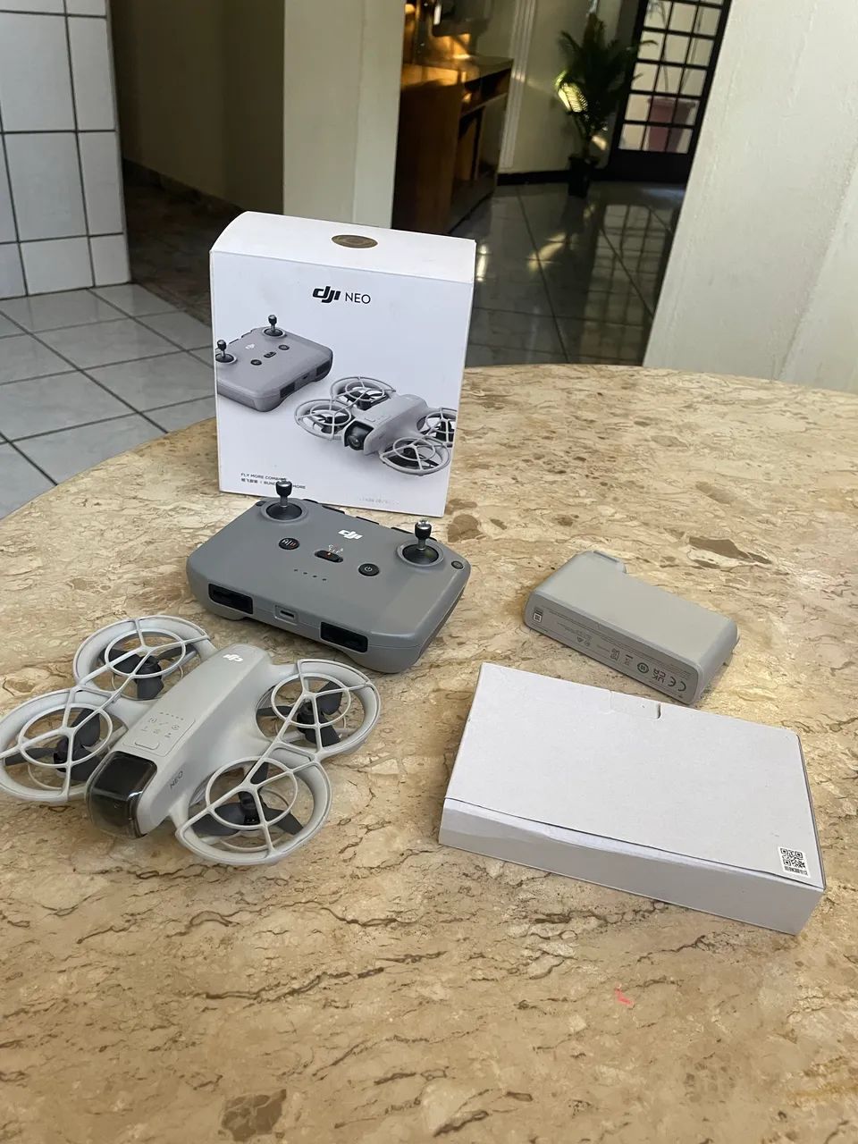 Vendo drone DJI NEO com controle  - Foto 3