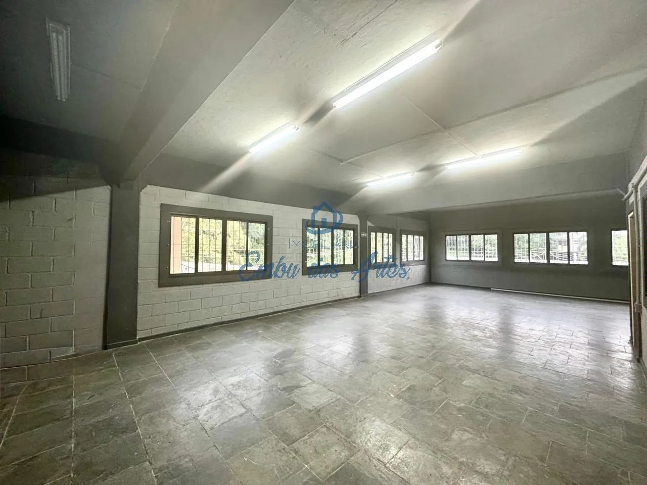 SALA PARA LOCAÇÃO, CENTRO DE EMBU DAS ARTES-SP. - Foto 4