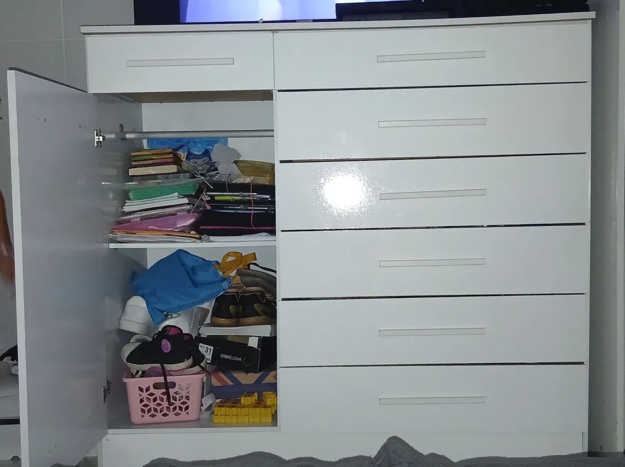 Cômoda 7 gaveta e uma porta 