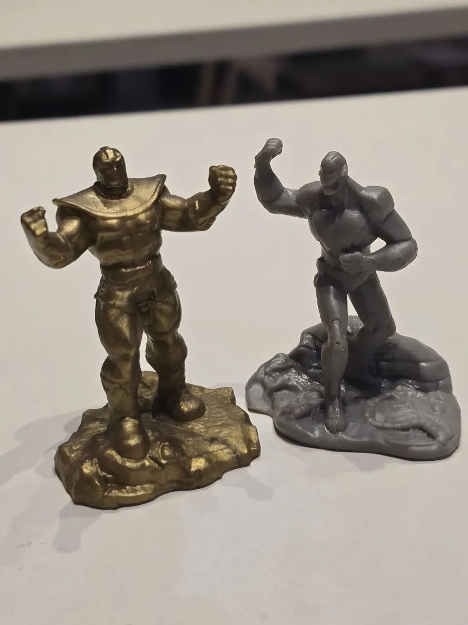 Action Figure Boneco Thanos e Ultron 6cm Vingadores