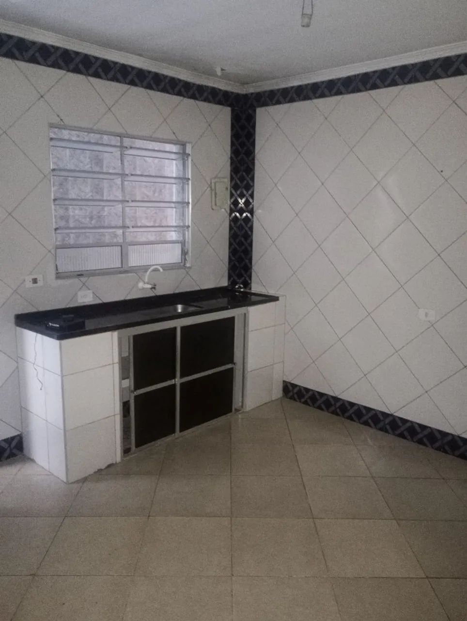 Aluga-se dois cômodos grande - Foto 2