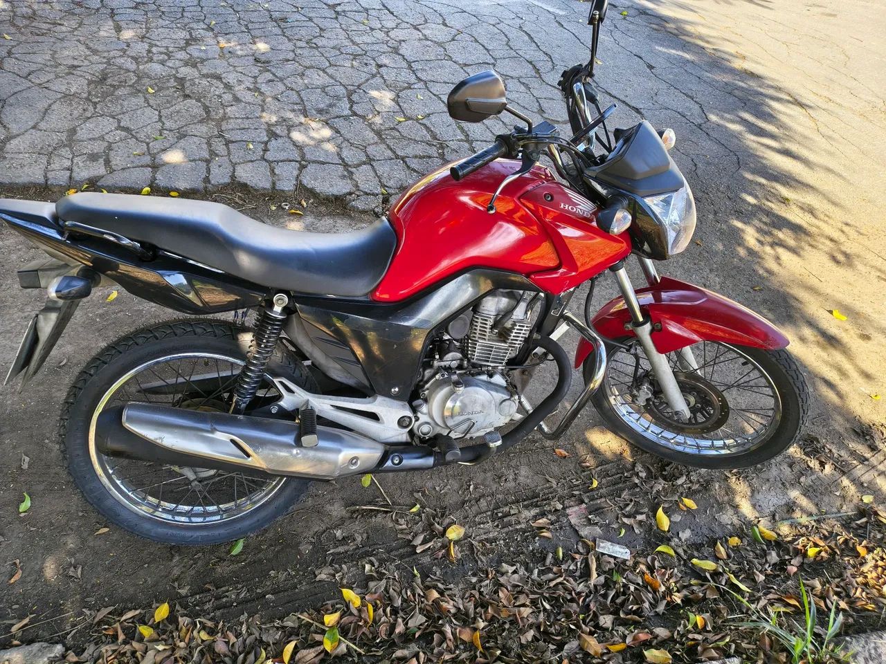 CG 150 em bom estado 