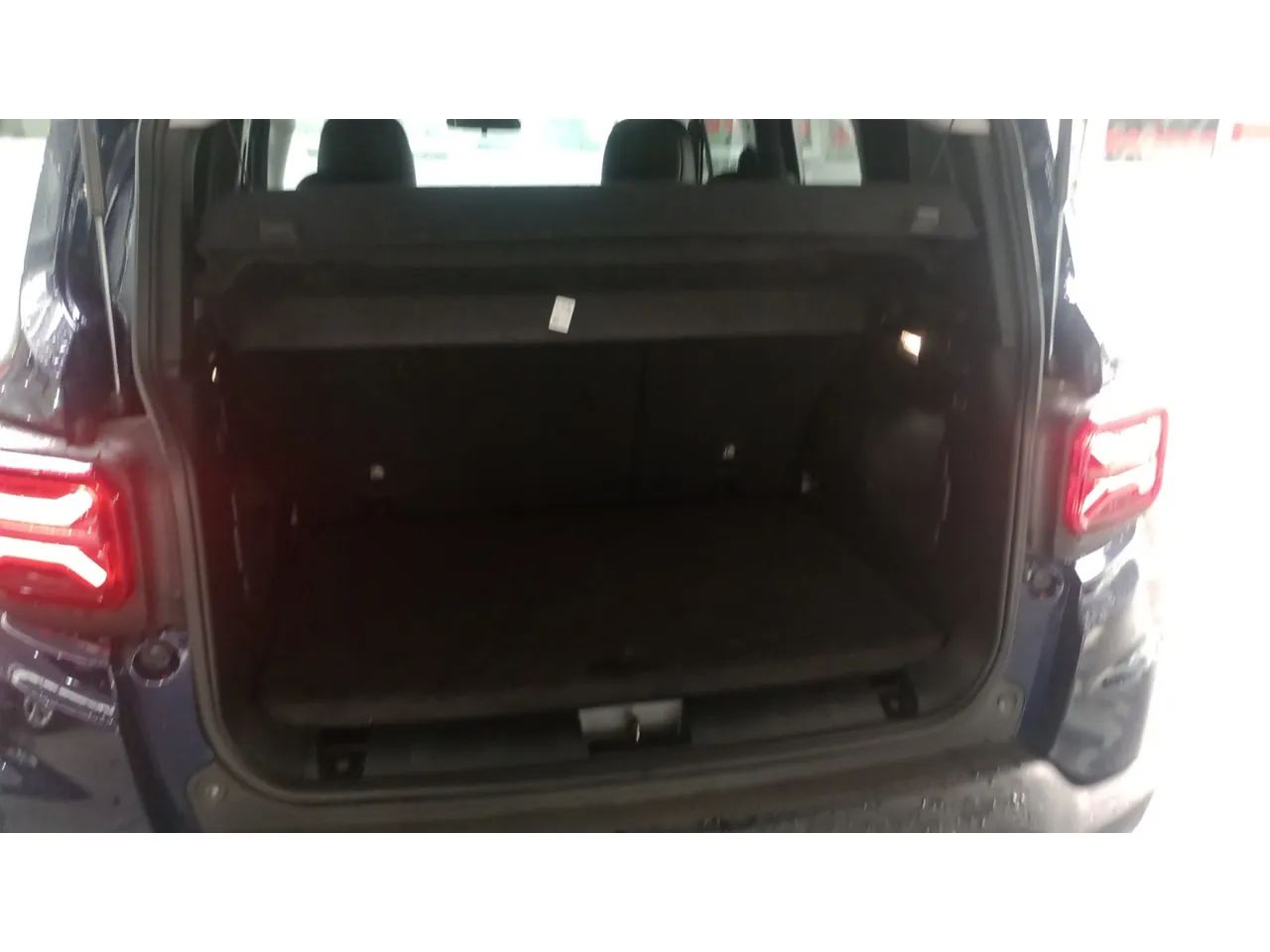 Jeep Renegade Long. T270 1.3 TB 4x2 Flex Aut., foto 16 de 16