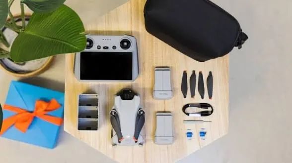 Drone DJI MINI 4 PRO COMBO FLY MORE PLUS