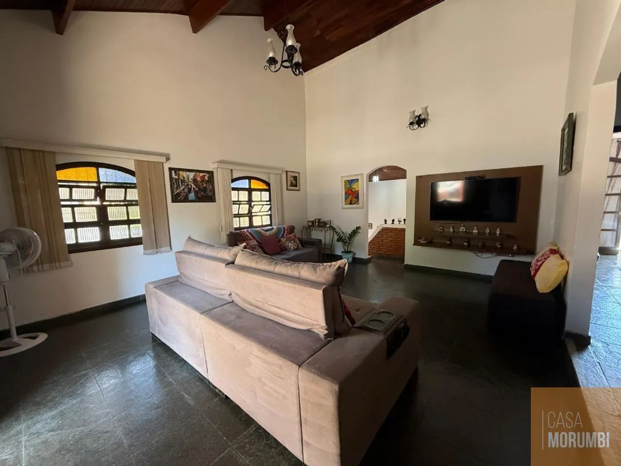 CASA A VENDA 295m² 4 QUARTOS E 2 SUITES.ÁGUAS DE SÃO PEDRO