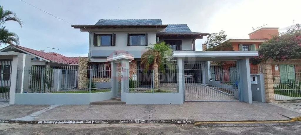 Casa Mobiliada com Piscina e 4 Dormitórios na Vila São José em Araranguá SC