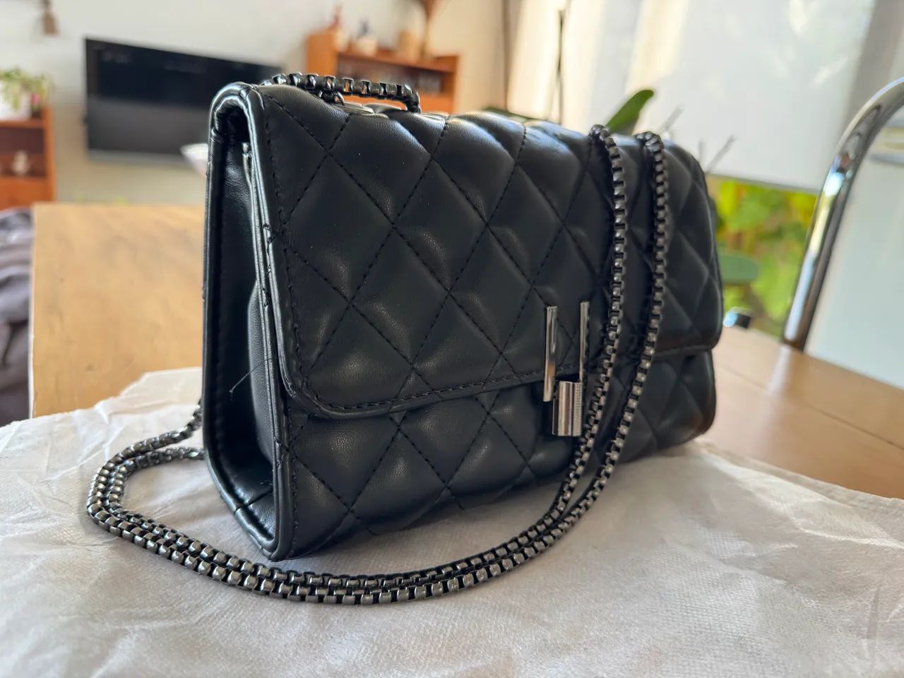 Bolsa preta charmosa