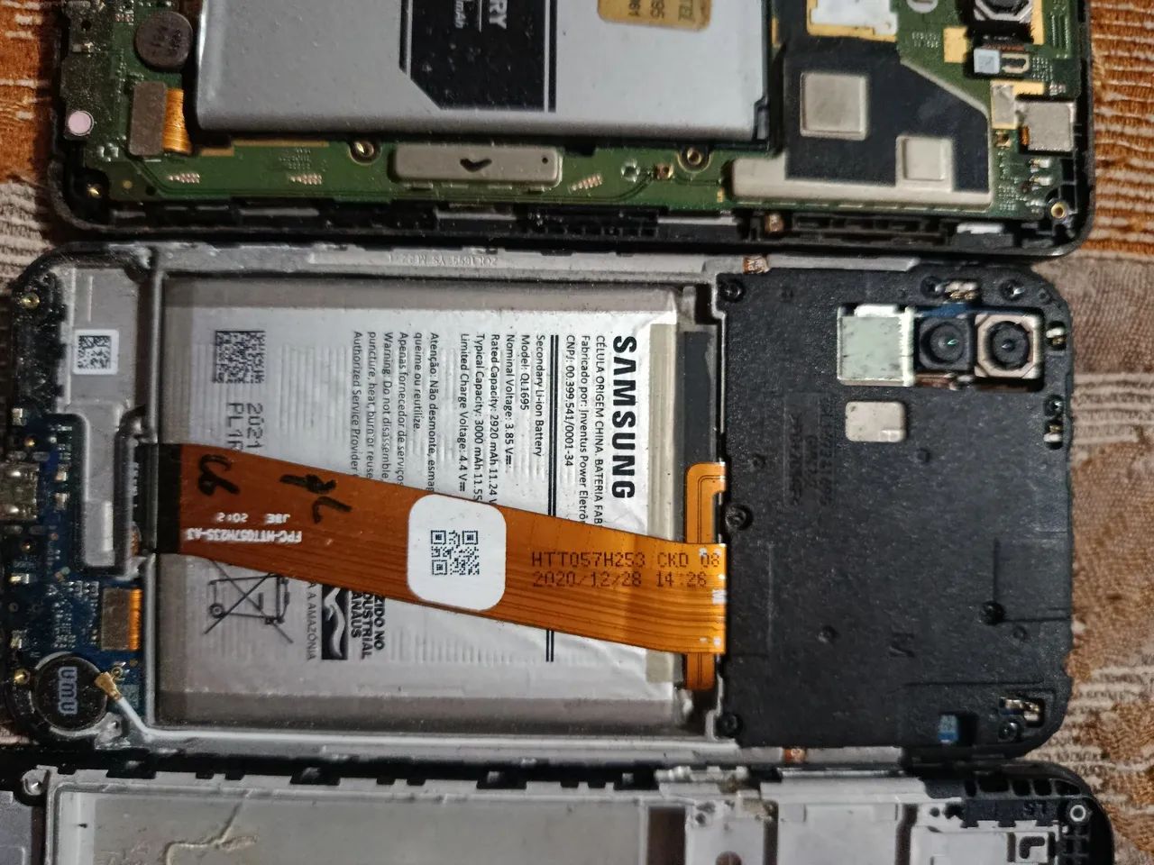 Celulares e chassi para retirada de peças  - Foto 2