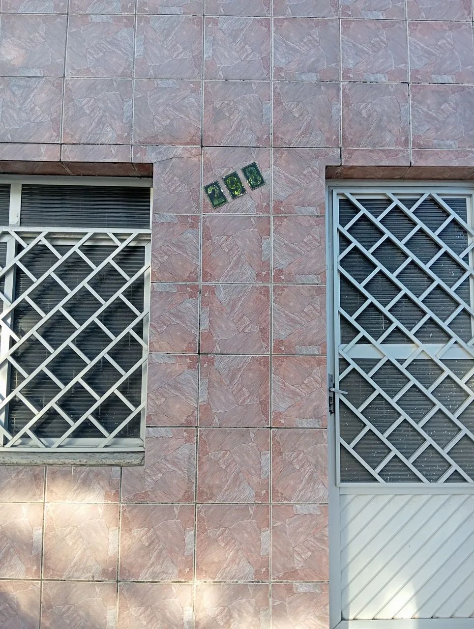 Vendo casa em excelente localização 