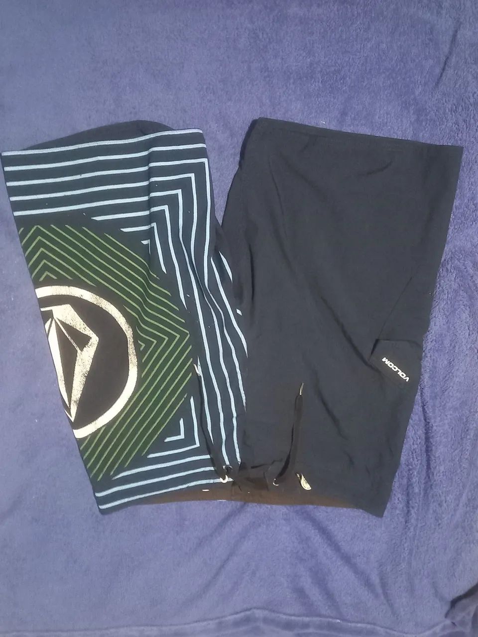 VENDO BERMUDA DA VOLCON COM PIQUENO DEFEITO  - Foto 2