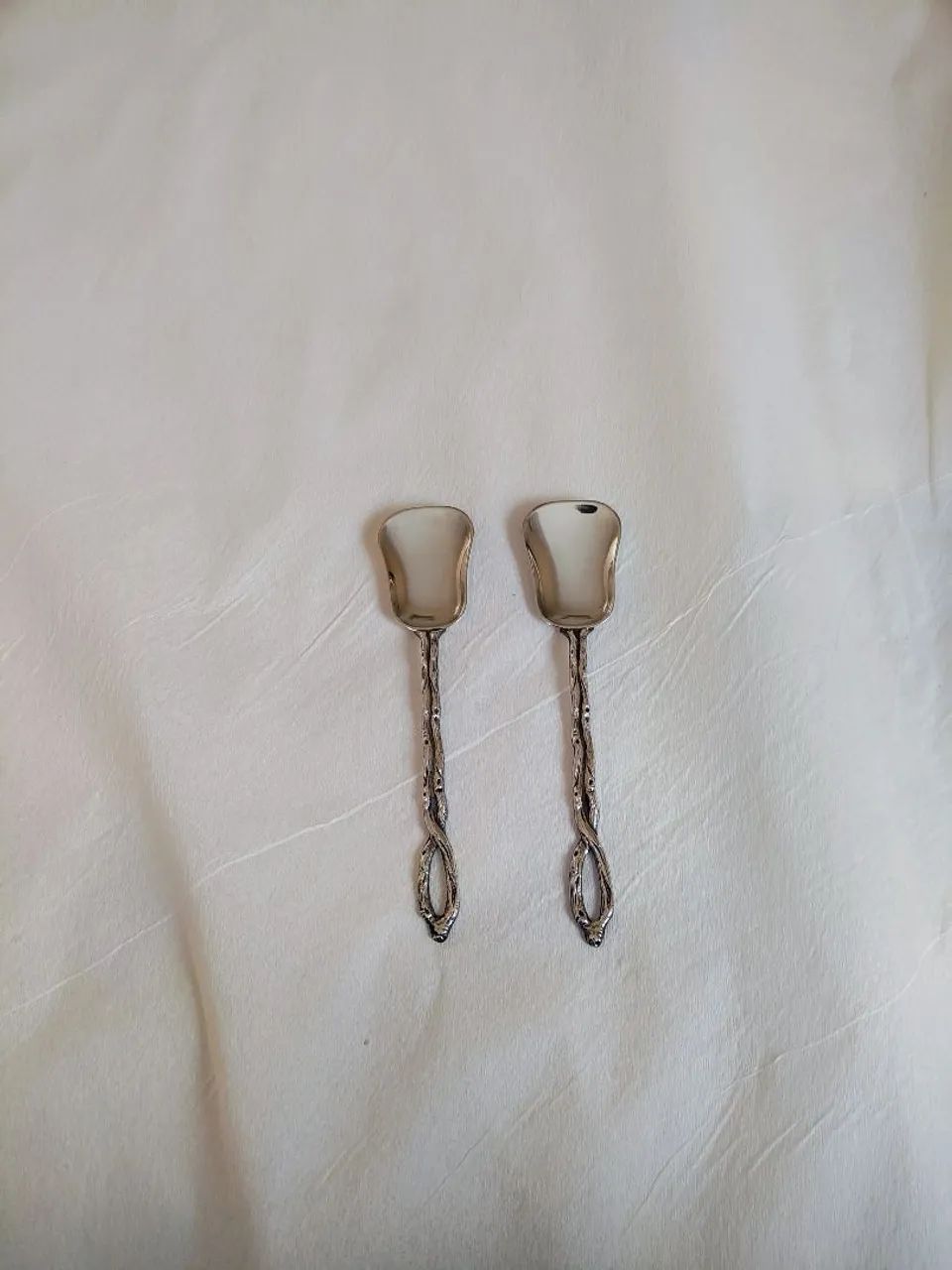 Conjunto de 2 taças de sobremesa e 2 colheres antigas - Foto 3