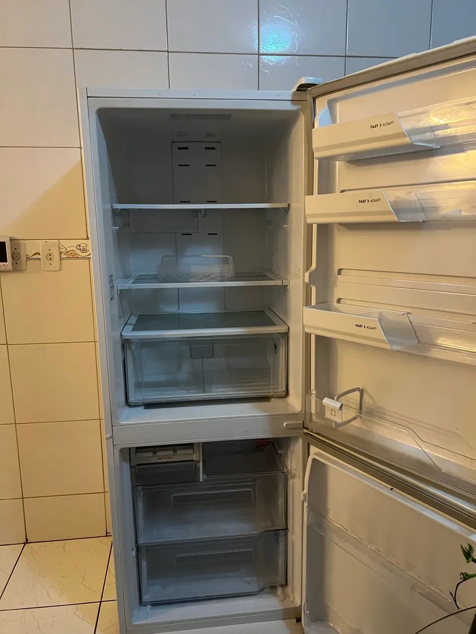 Vendo ou troco Geladeira por uma cervejeira  - Foto 5