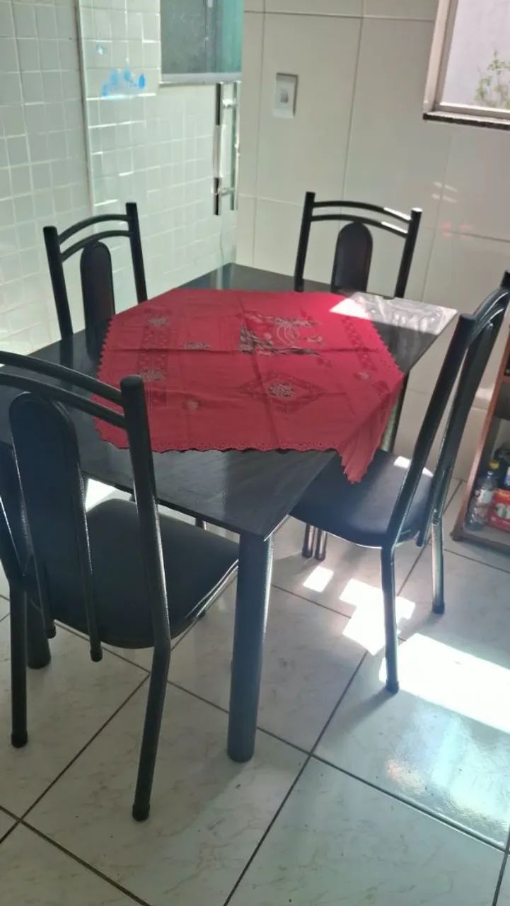 Mesa  com 4 cadeiras, semi nova, ótimo estado - Foto 2
