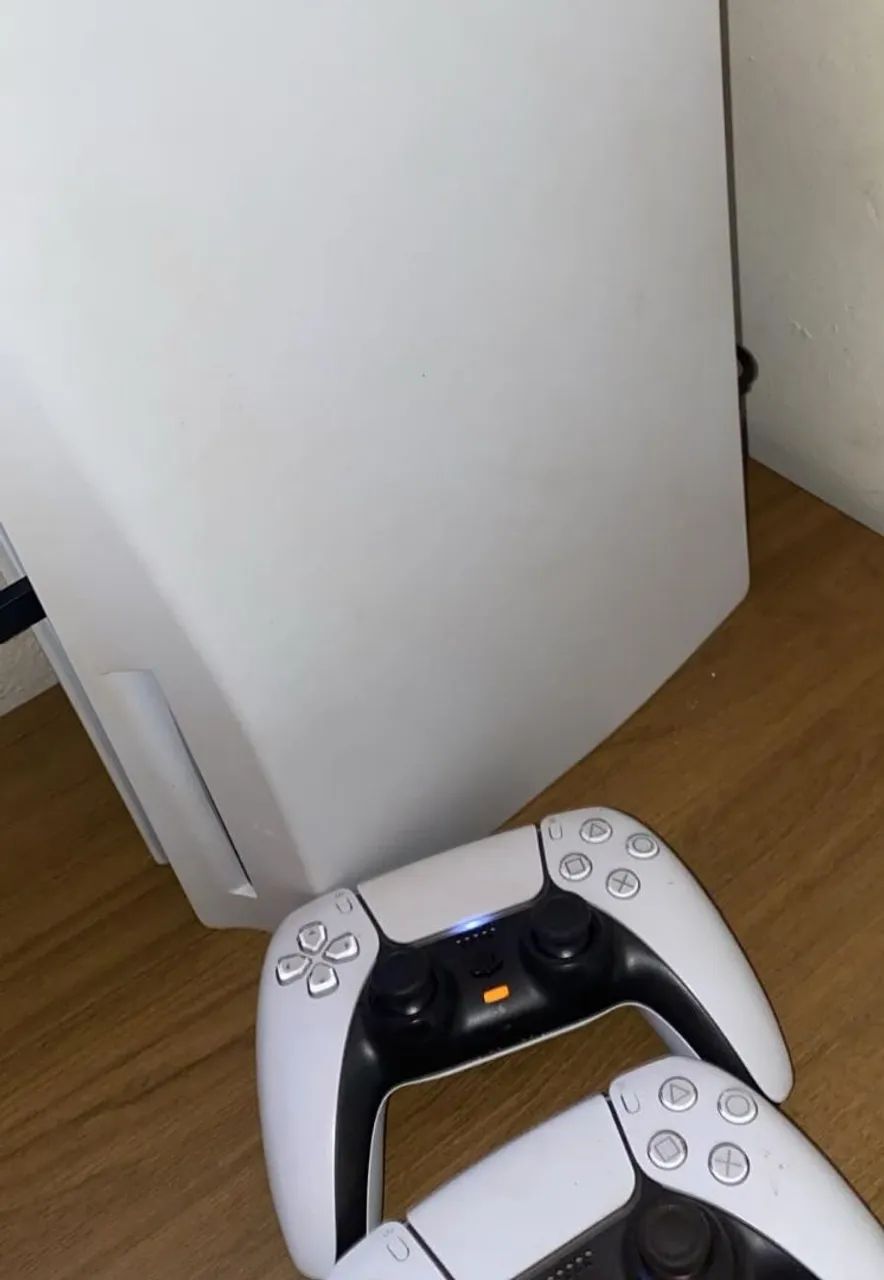 Vendo Playstation 5 Slim Com Dois Controles - Foto 3