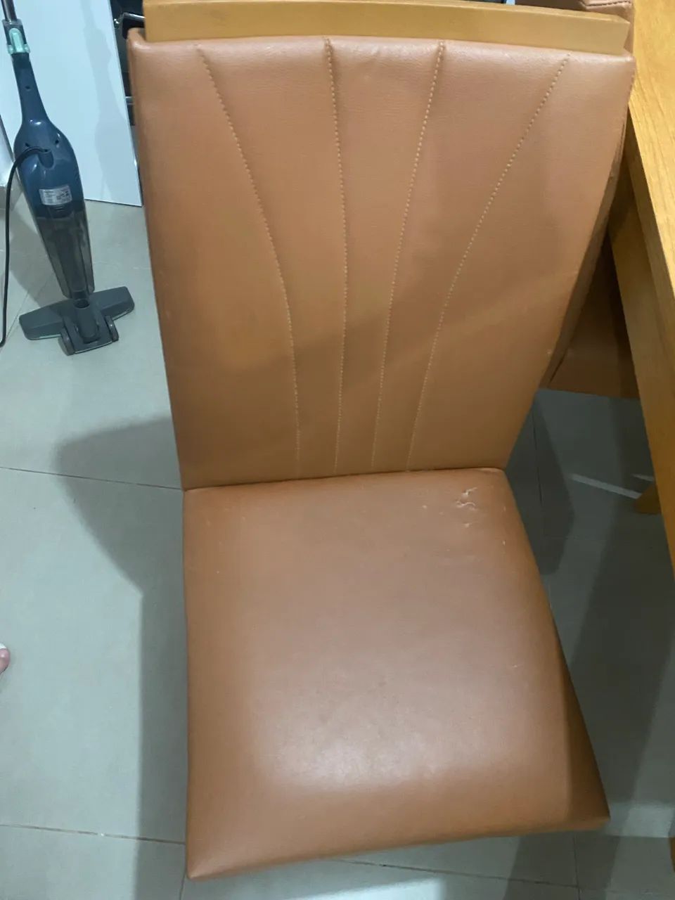 Vendo mesa com 6 cadeiras  - Foto 2
