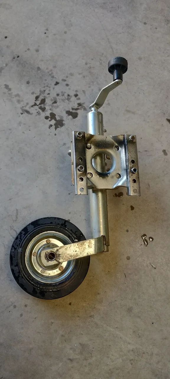 Vendo roda guia pra carretinha 