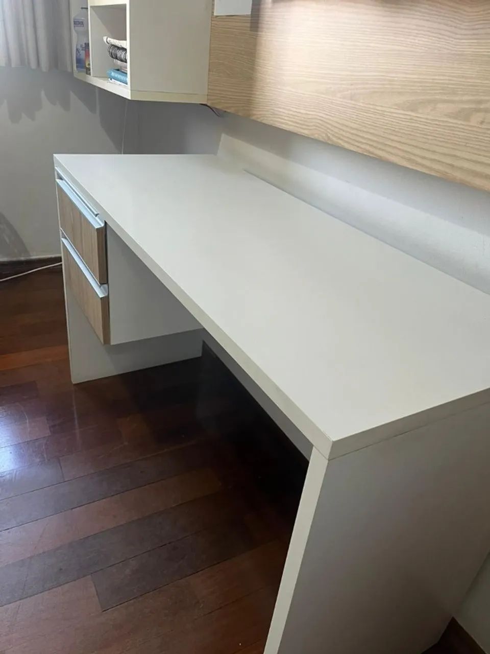 Escrivaninha em MDF branco
