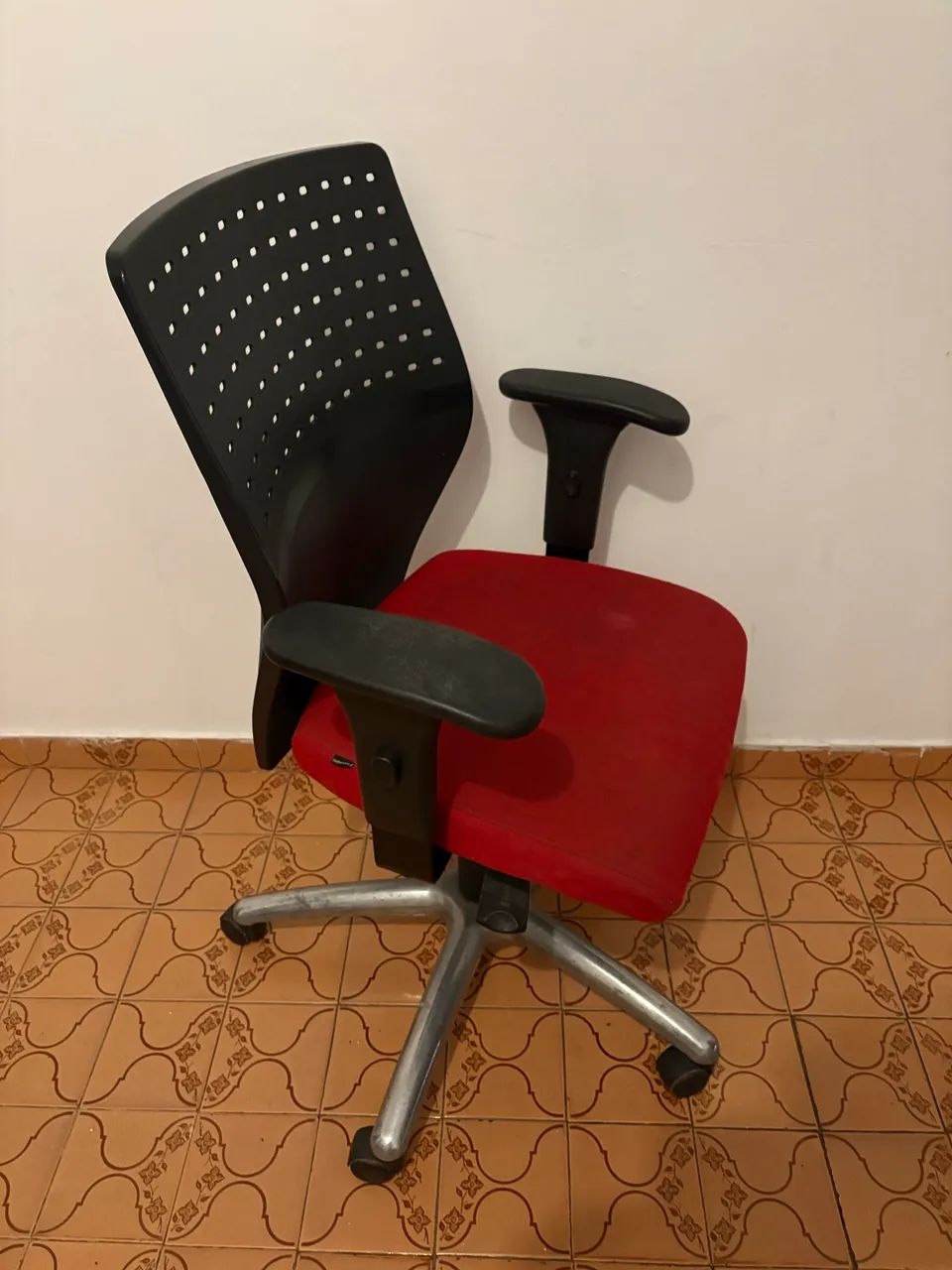 Cadeira de escritório e mesa  - Foto 2