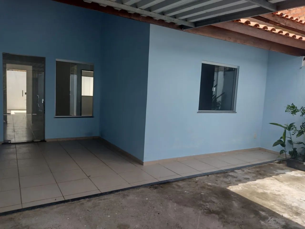 Casa 2/4 com garagem e área de serviço na Conceição