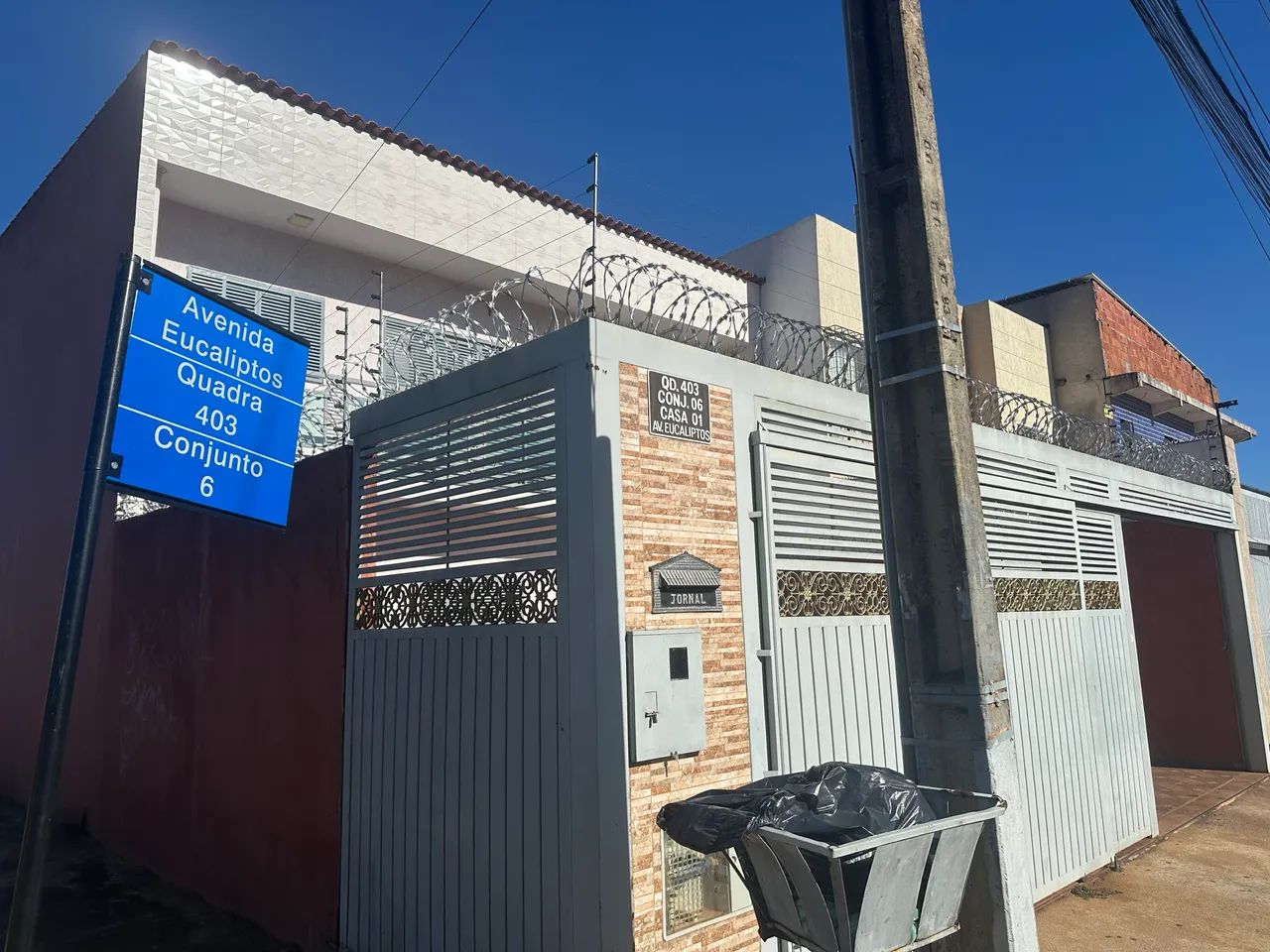 Vendo sobrado de esquina 