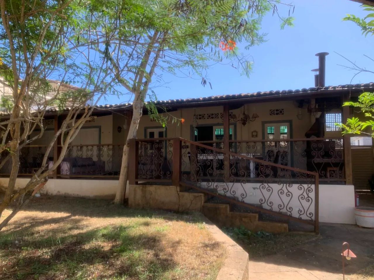 Pousada rústica em Pipa. Terreno amplo, piscina central,duplo acesso