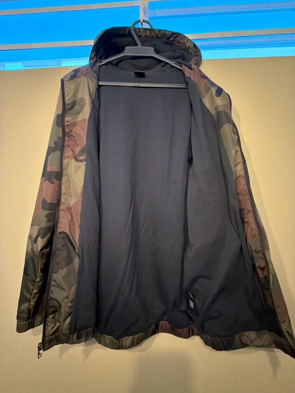 Jaqueta corta vento - camuflada  - Foto 2