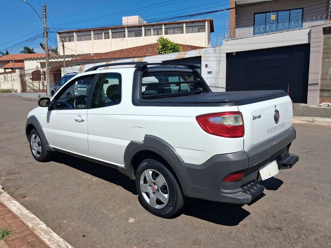Fiat Strada Working Hard 1.4 Fire Flex 8V CD 2017 - Foto 2
