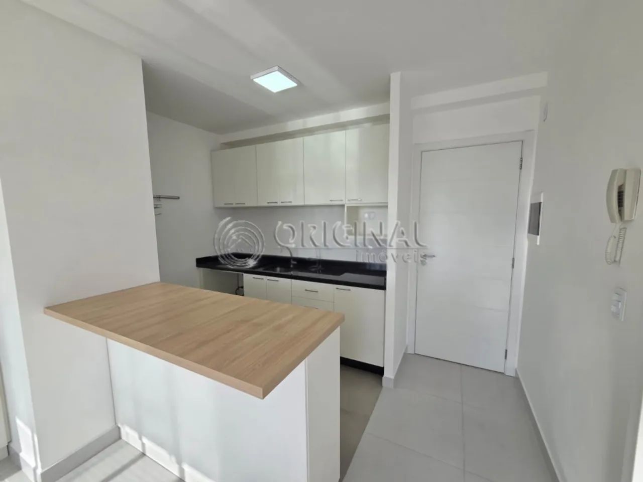 Studio Mobiliado para locação com uma vaga de Garagem. - Foto 3