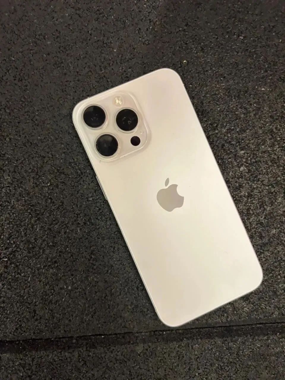 iPhone 15 Pro Max 256GB Branco seminovo - Celulares e Smartphones