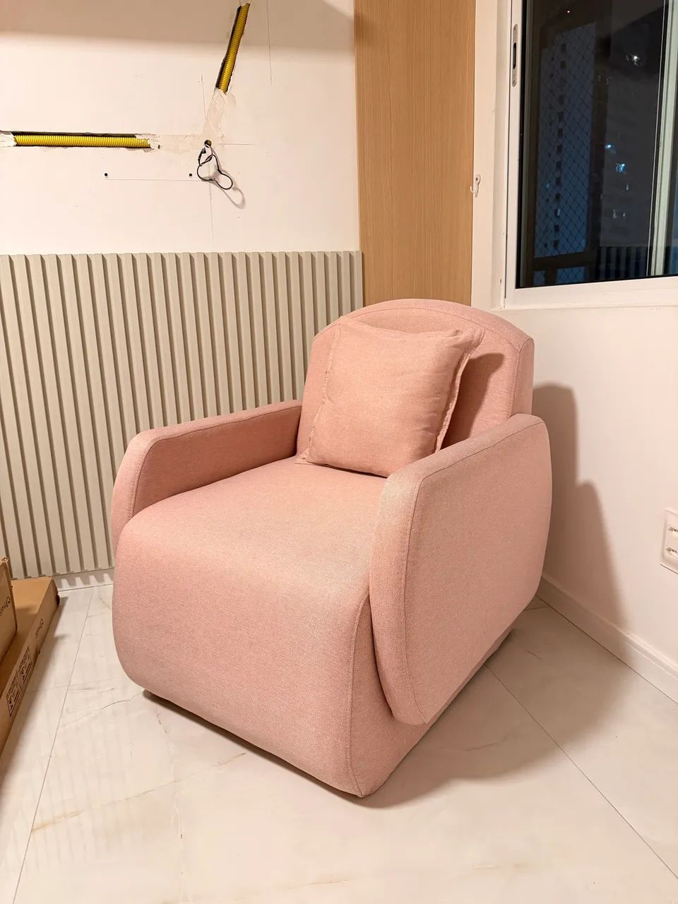 VENDO POLTRONA NOVA (nao vendo pelo olx pay) nao tem desconto no pix. - Foto 2