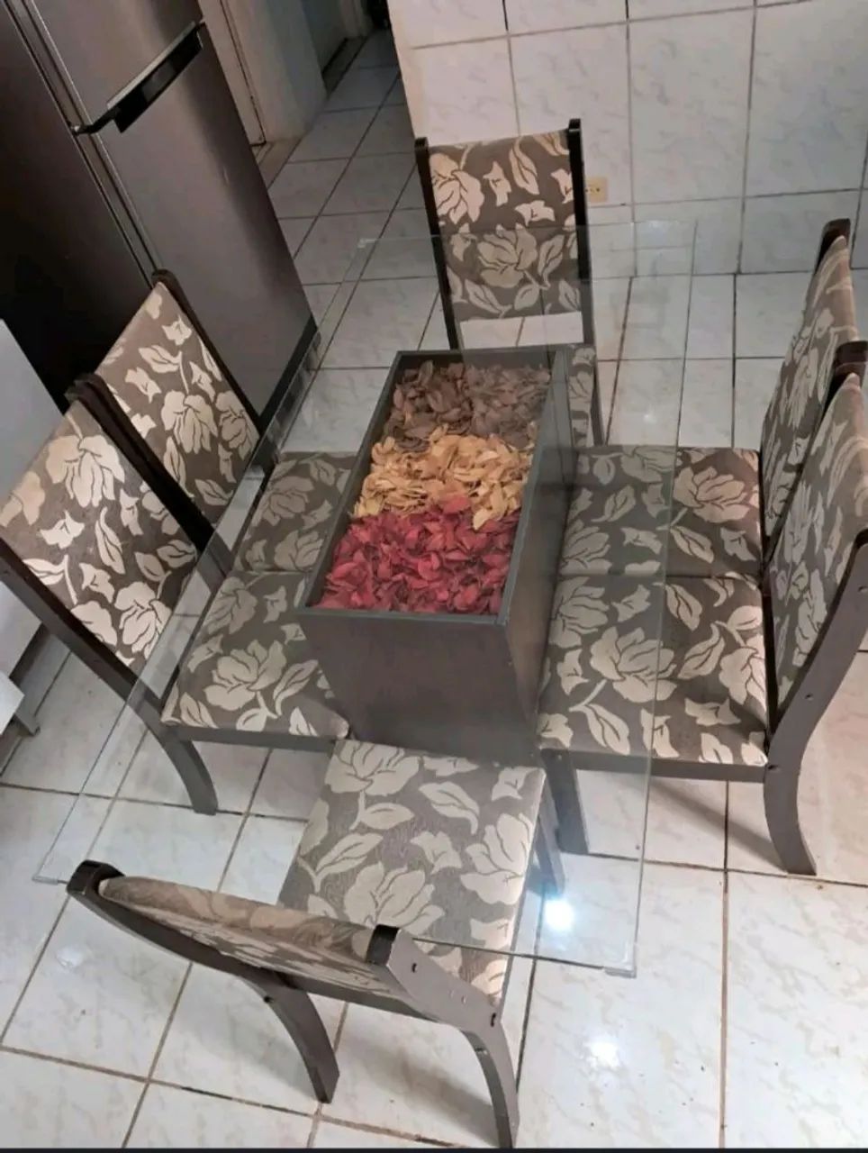 Jogo de mesa 6 Cadeiras 