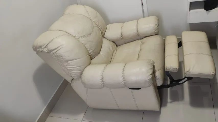 Poltrona Reclinável Super Confortável - Muito Conservada - Foto 2