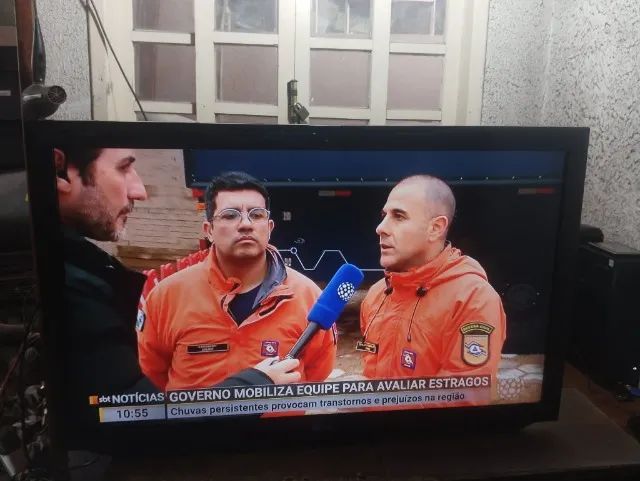 Vendo - tv LG 42 polegadas modelo LG-42D460 com HDMI e conversor digital sem controle para - Foto 2