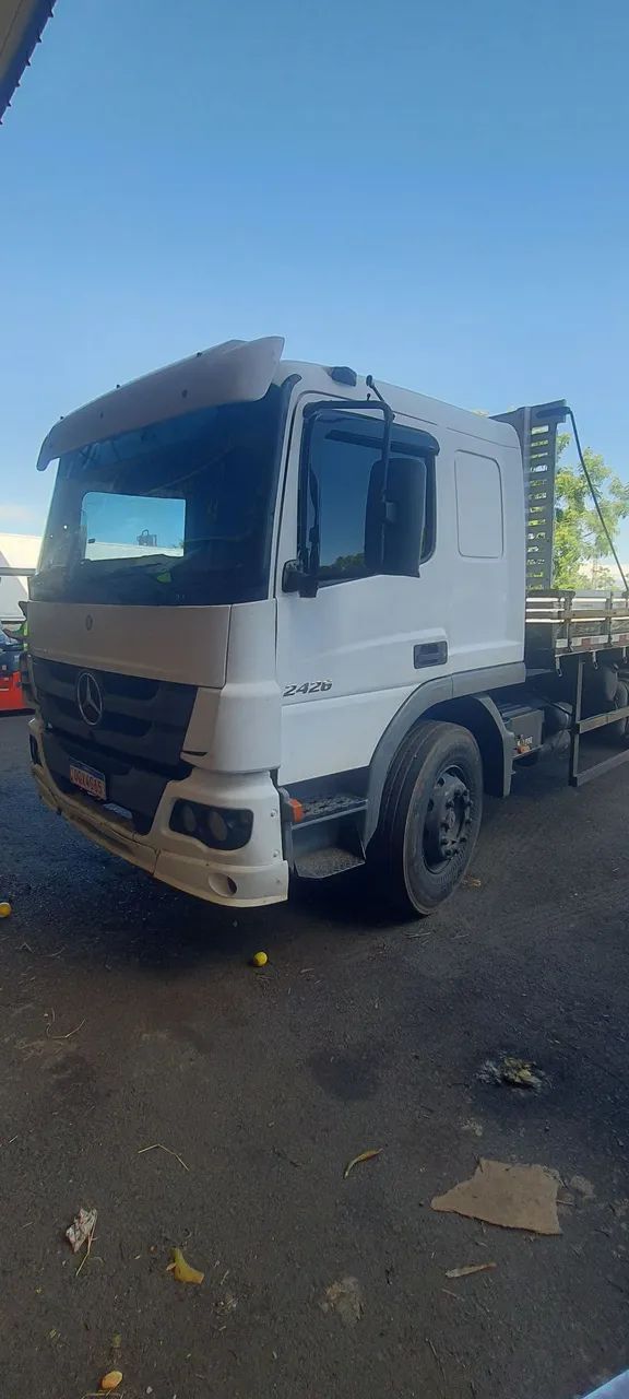 Atego MB 2426 2013/13 leito