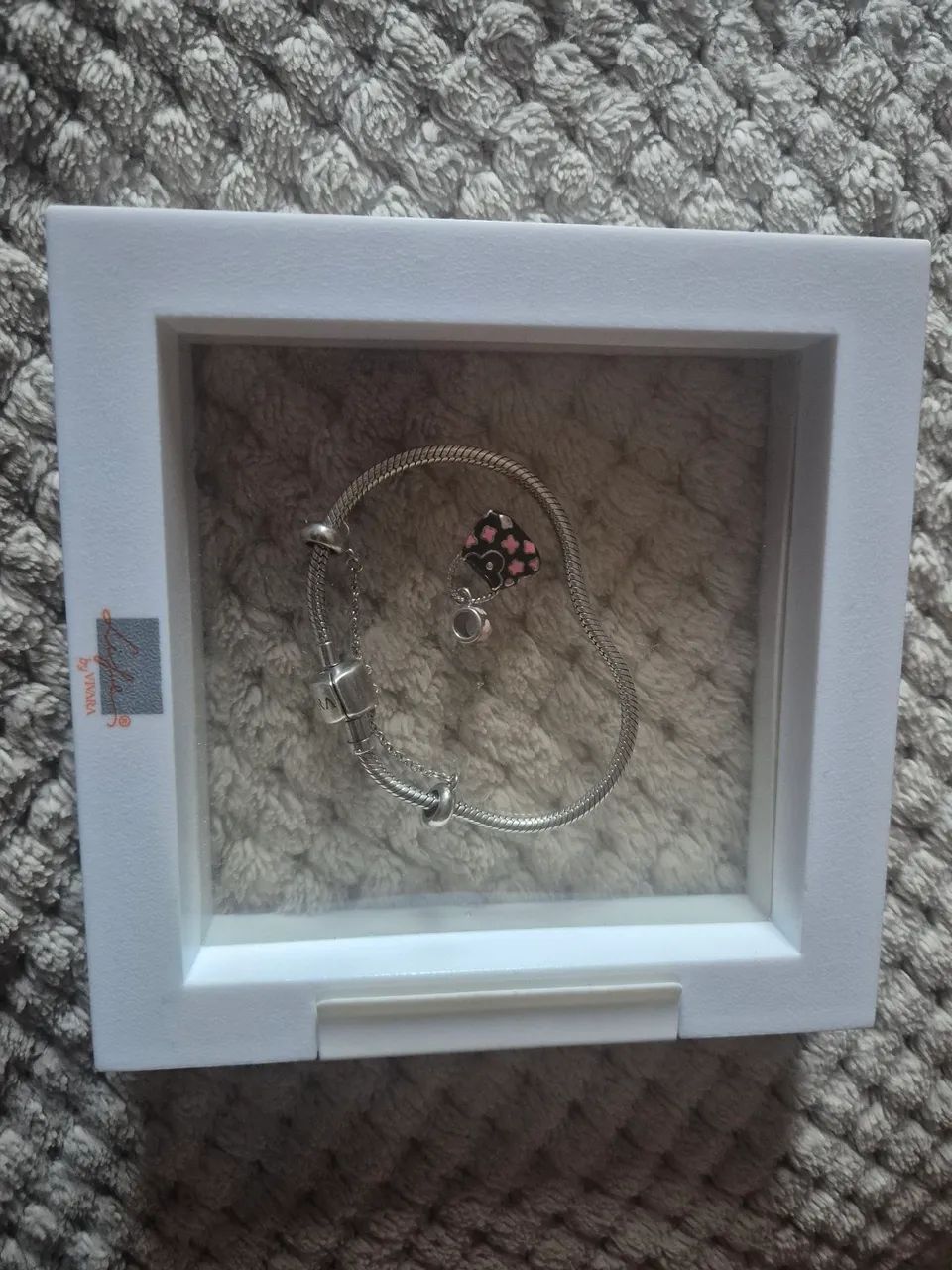 Pulseira Vivara tam p com 1 berloque