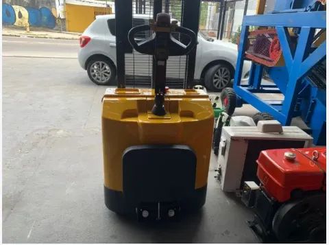 Empilhadeira Patolada - elétrica