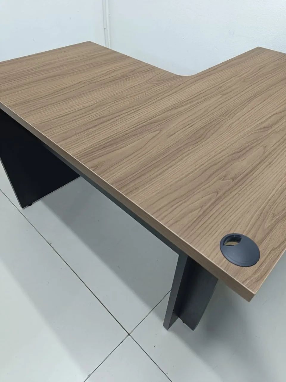 Mesa de escritório em L - Foto 2